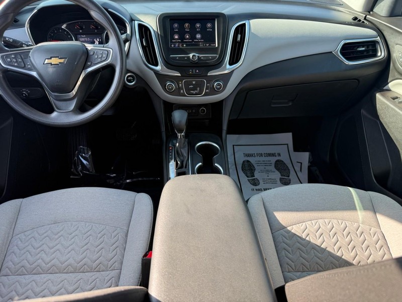 Chevrolet Equinox Vehicle Full-screen Gallery Image 11