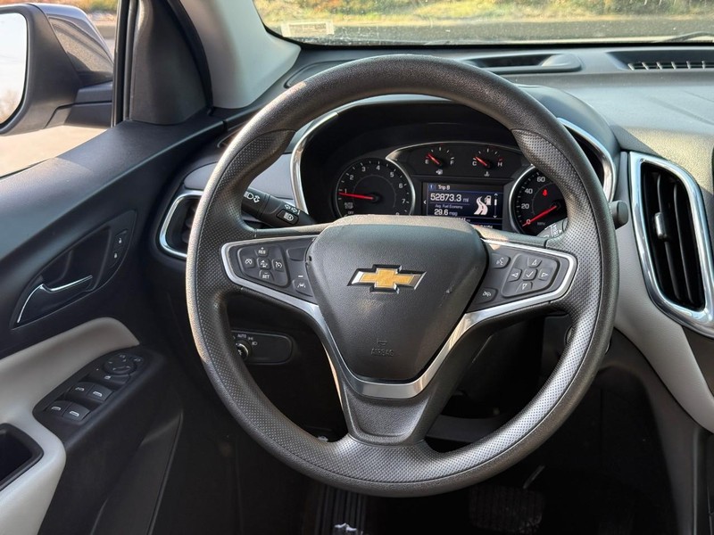 Chevrolet Equinox Vehicle Full-screen Gallery Image 12