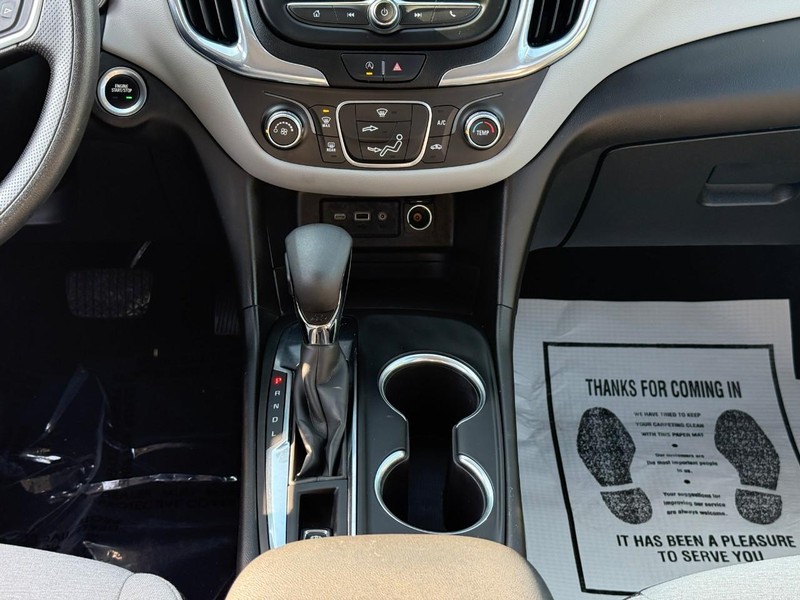 Chevrolet Equinox Vehicle Full-screen Gallery Image 15