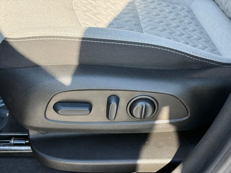 Chevrolet Equinox Vehicle Full-screen Gallery Image 18