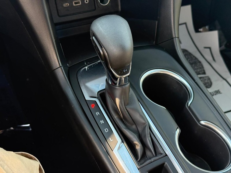 Chevrolet Equinox Vehicle Full-screen Gallery Image 21