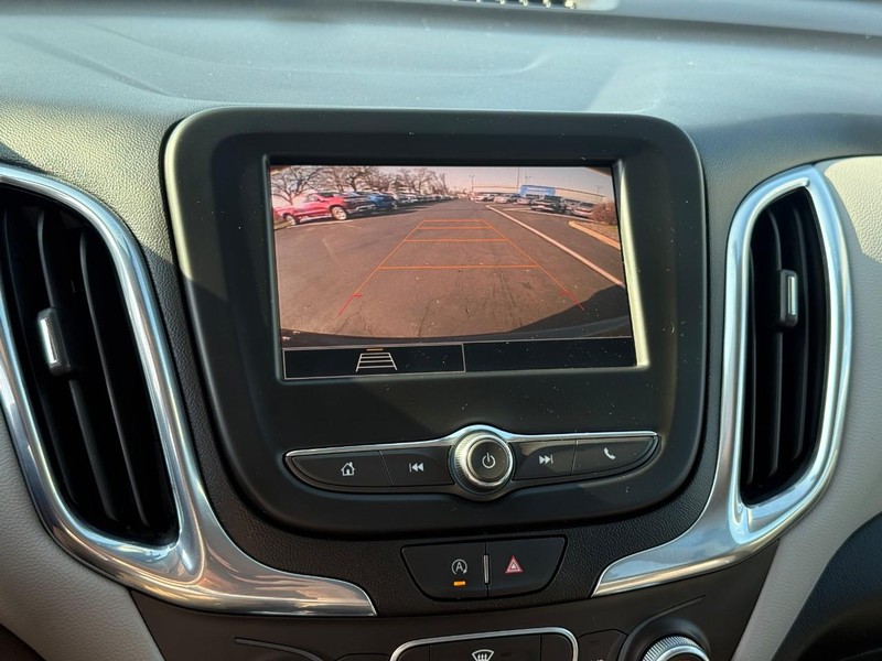 Chevrolet Equinox Vehicle Full-screen Gallery Image 22