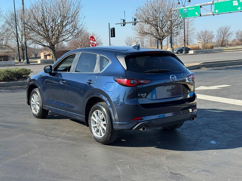 Mazda CX-5 Vehicle Full-screen Gallery Image 3