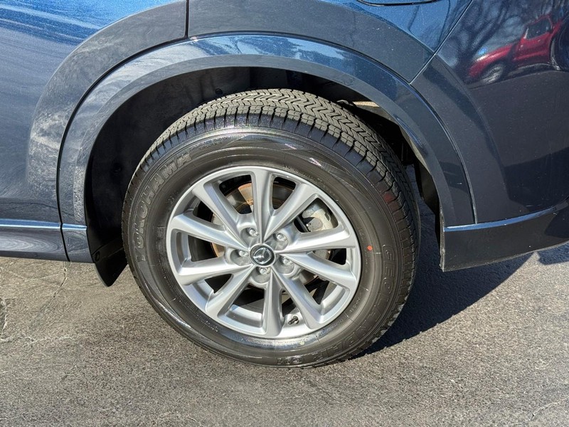 Mazda CX-5 Vehicle Full-screen Gallery Image 4