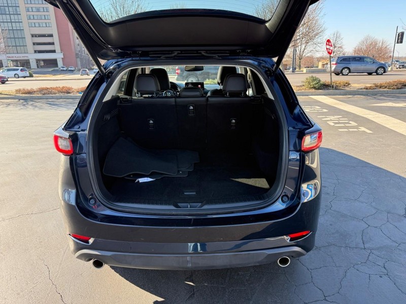 Mazda CX-5 Vehicle Full-screen Gallery Image 6