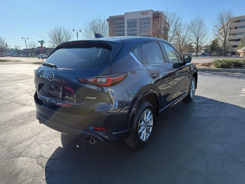 Mazda CX-5 Vehicle Full-screen Gallery Image 8