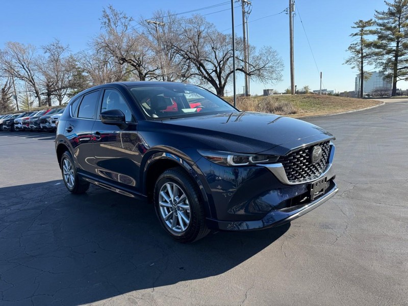 Mazda CX-5 Vehicle Full-screen Gallery Image 9