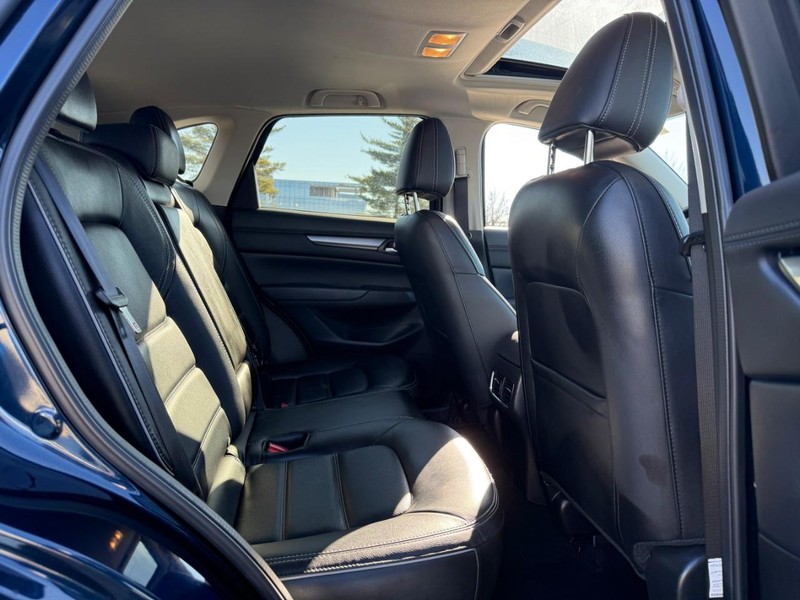 Mazda CX-5 Vehicle Full-screen Gallery Image 11