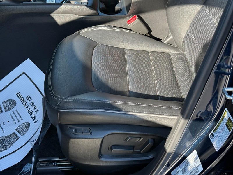 Mazda CX-5 Vehicle Full-screen Gallery Image 19