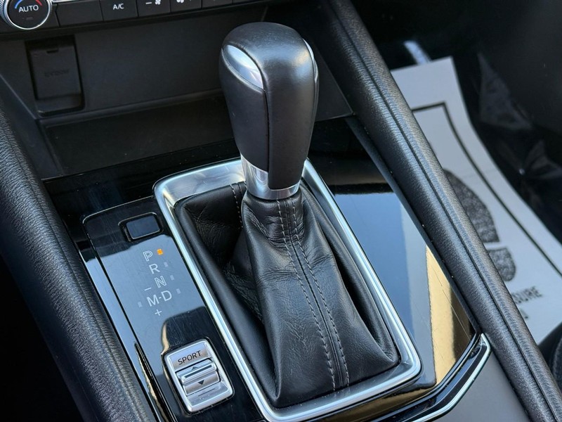 Mazda CX-5 Vehicle Full-screen Gallery Image 24