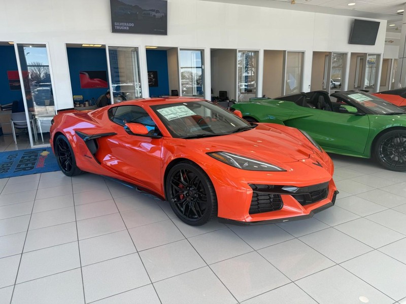 Chevrolet Corvette Vehicle Full-screen Gallery Image 2