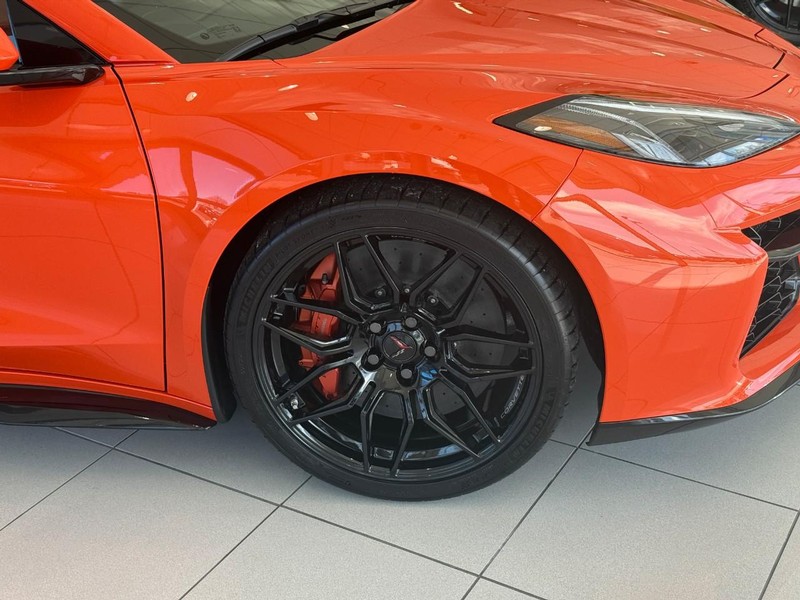 Chevrolet Corvette Vehicle Full-screen Gallery Image 4