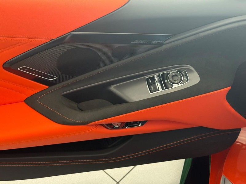 Chevrolet Corvette Vehicle Full-screen Gallery Image 6