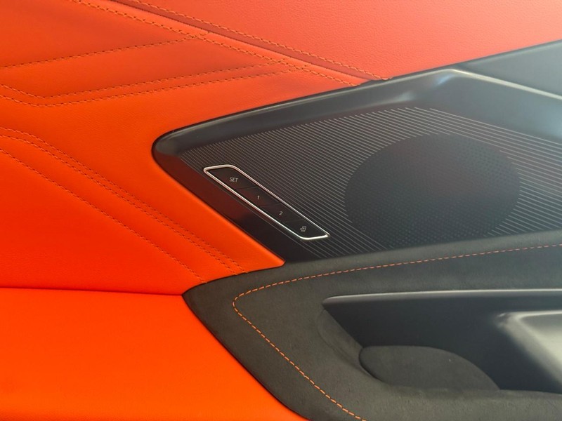 Chevrolet Corvette Vehicle Full-screen Gallery Image 7