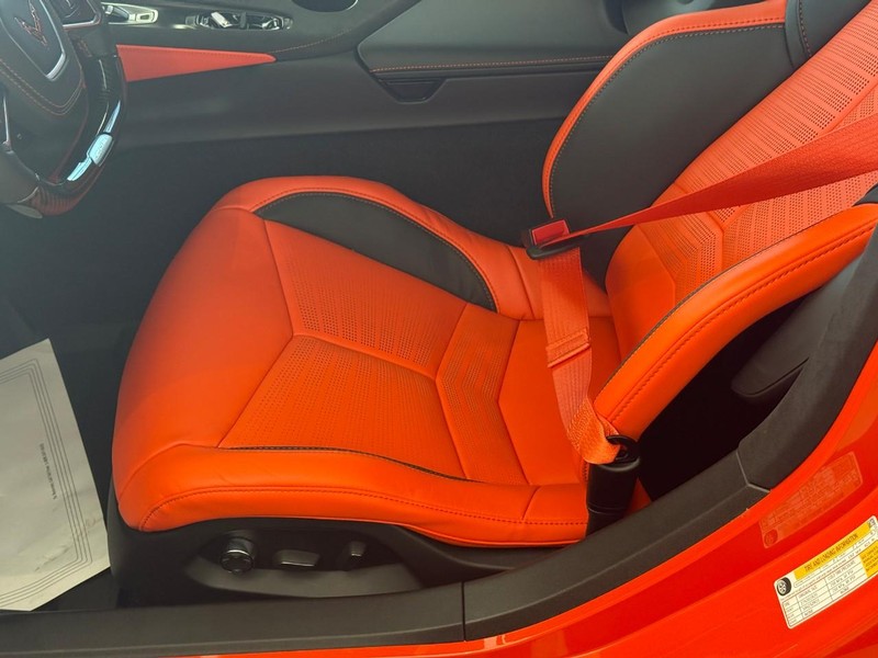 Chevrolet Corvette Vehicle Full-screen Gallery Image 8