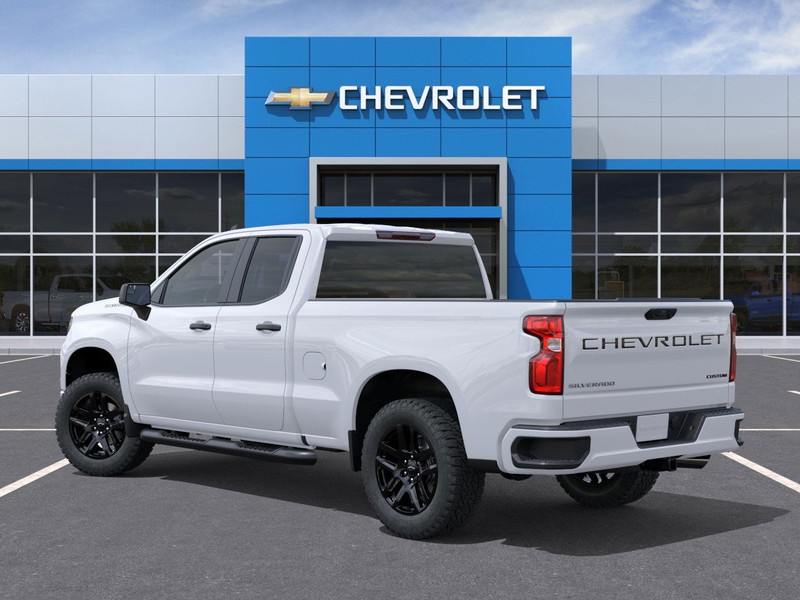 Chevrolet Silverado 1500 Vehicle Full-screen Gallery Image 3