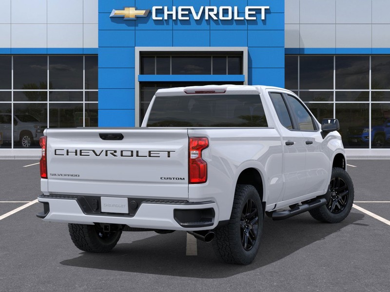 Chevrolet Silverado 1500 Vehicle Full-screen Gallery Image 4