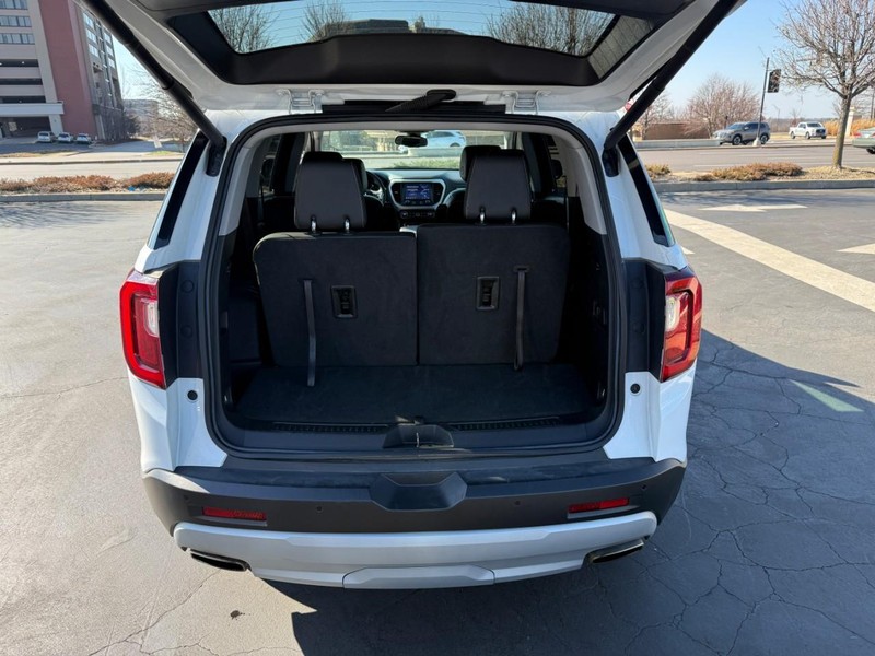 GMC Acadia Vehicle Full-screen Gallery Image 6
