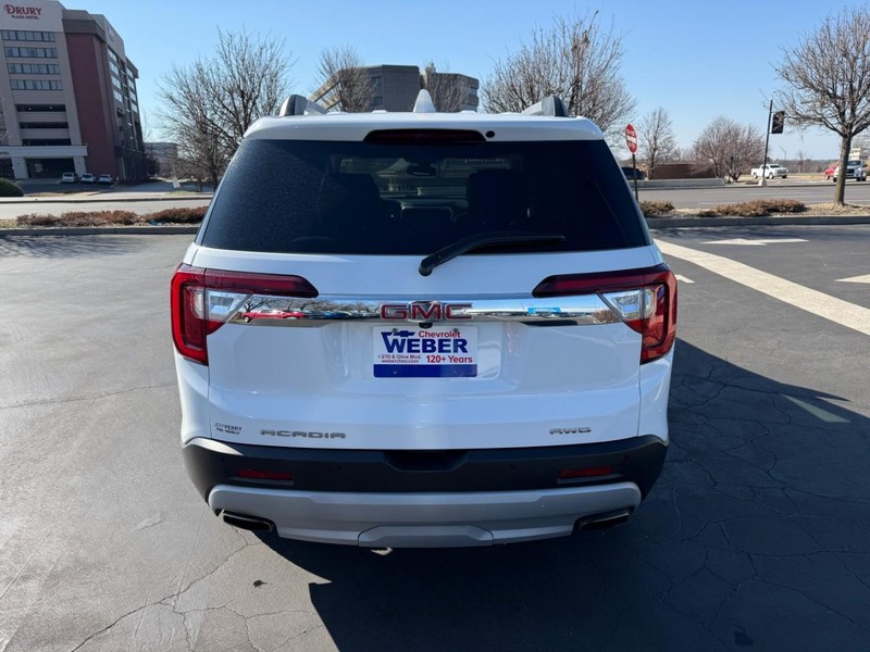 GMC Acadia Vehicle Full-screen Gallery Image 7