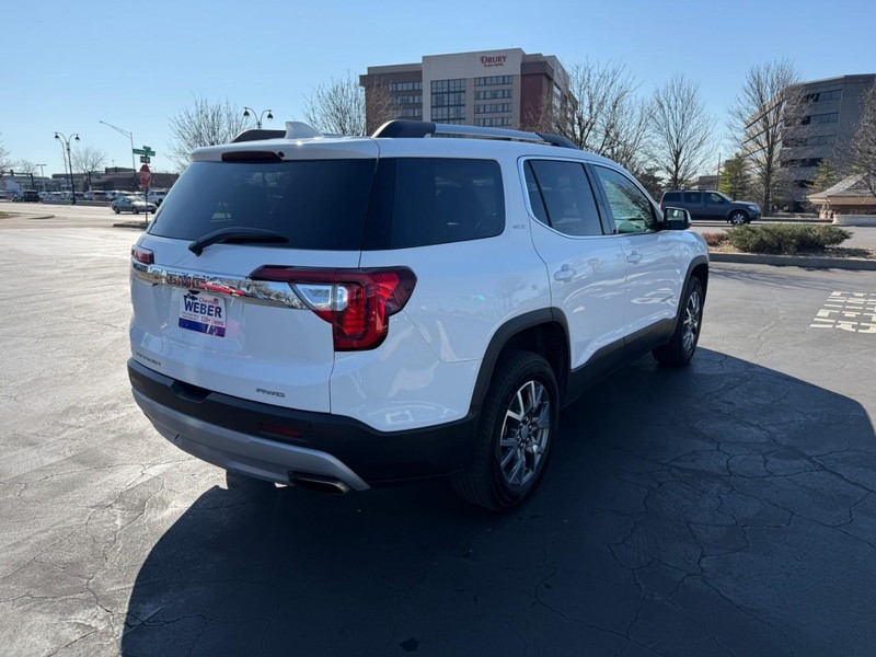 GMC Acadia Vehicle Full-screen Gallery Image 8