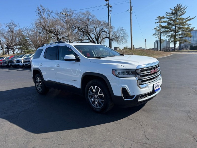 GMC Acadia Vehicle Full-screen Gallery Image 9