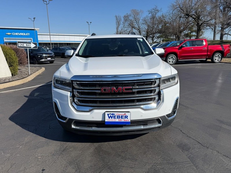 GMC Acadia Vehicle Full-screen Gallery Image 10