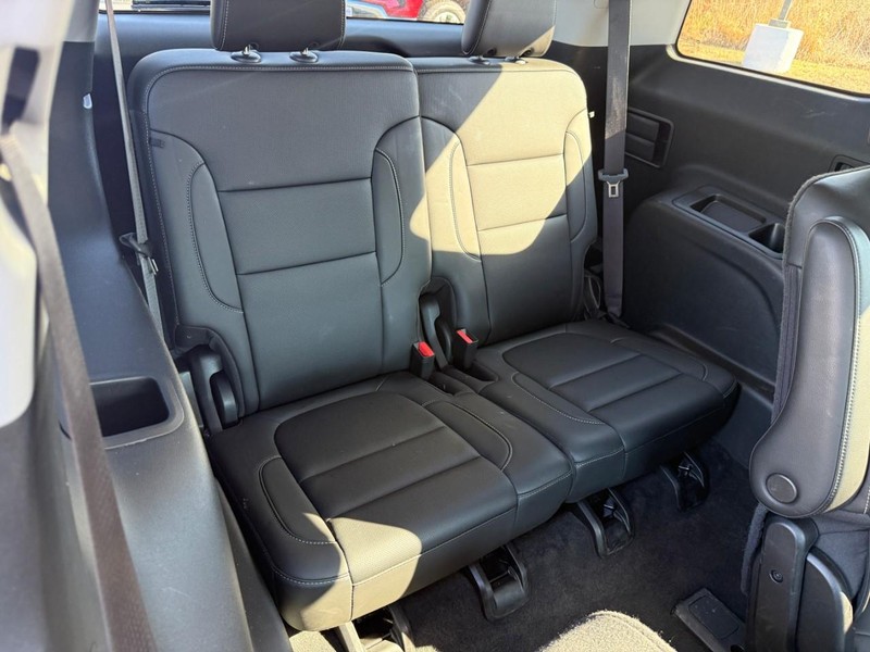 GMC Acadia Vehicle Full-screen Gallery Image 12