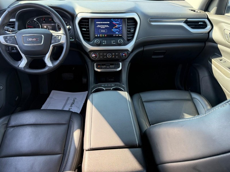 GMC Acadia Vehicle Full-screen Gallery Image 13