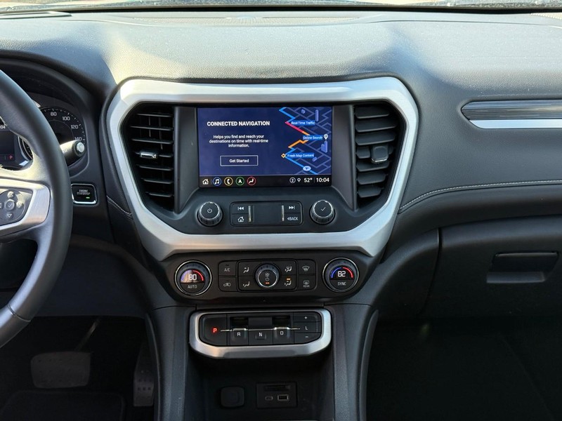 GMC Acadia Vehicle Full-screen Gallery Image 15