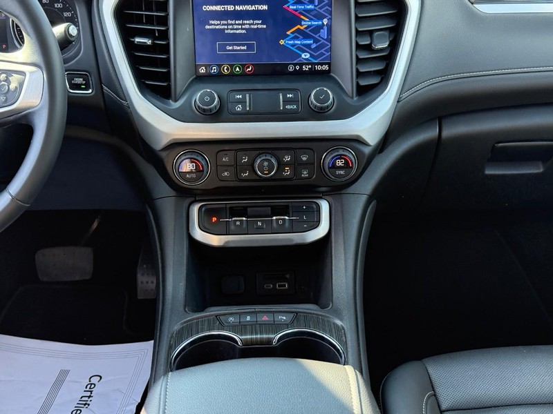 GMC Acadia Vehicle Full-screen Gallery Image 16