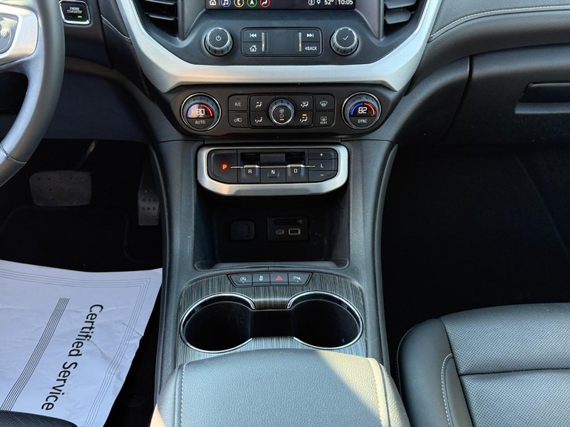 GMC Acadia Vehicle Full-screen Gallery Image 17