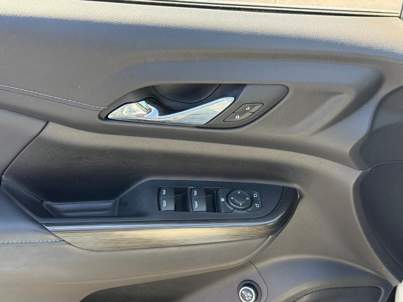 GMC Acadia Vehicle Full-screen Gallery Image 18