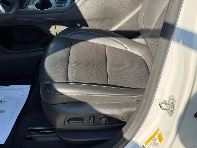 GMC Acadia Vehicle Full-screen Gallery Image 19