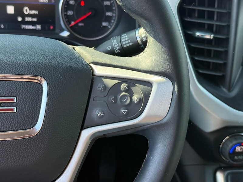 GMC Acadia Vehicle Full-screen Gallery Image 22