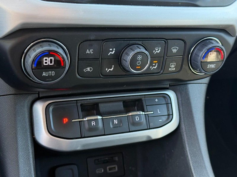 GMC Acadia Vehicle Full-screen Gallery Image 25