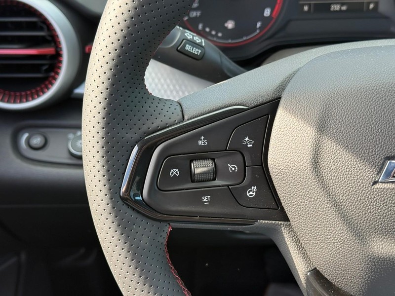 Chevrolet Trax Vehicle Full-screen Gallery Image 12