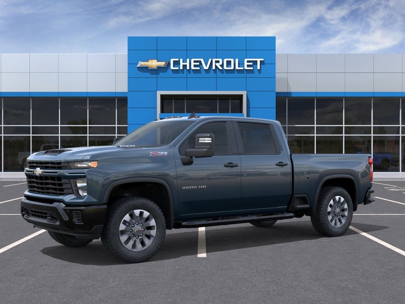 Chevrolet Silverado 2500HD Vehicle Full-screen Gallery Image 2