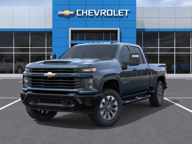 Chevrolet Silverado 2500HD Vehicle Full-screen Gallery Image 6