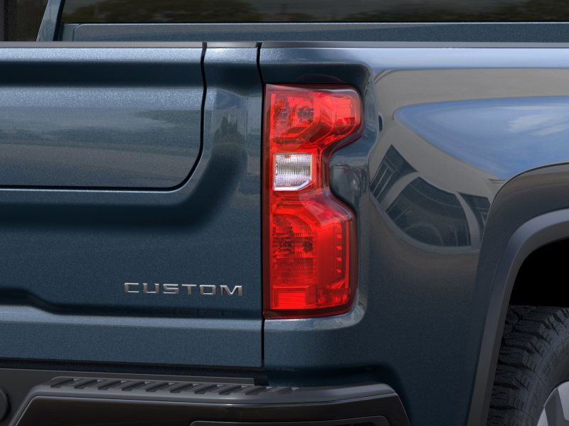 Chevrolet Silverado 2500HD Vehicle Full-screen Gallery Image 11