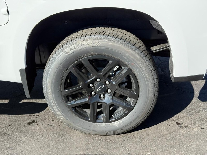 Chevrolet Silverado 1500 Vehicle Full-screen Gallery Image 4