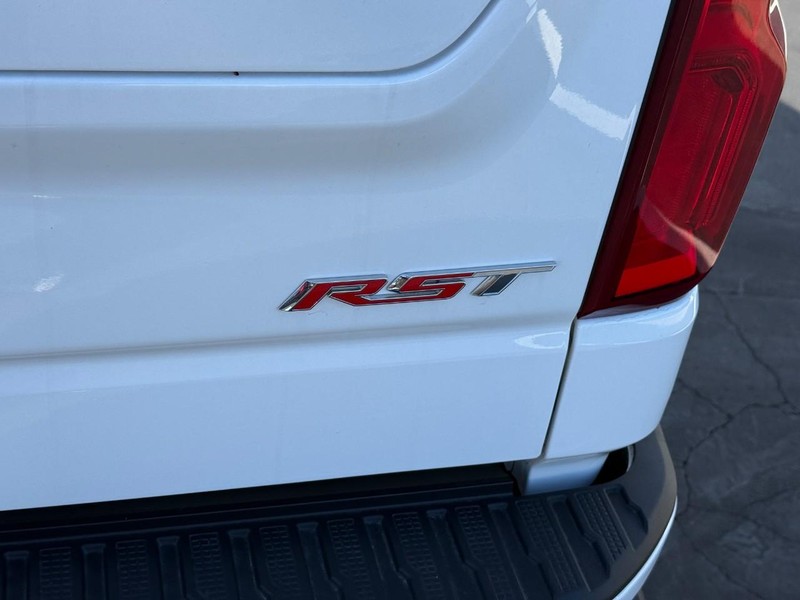 Chevrolet Silverado 1500 Vehicle Full-screen Gallery Image 5