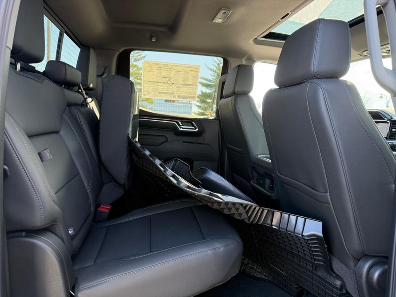 Chevrolet Silverado 1500 Vehicle Full-screen Gallery Image 6