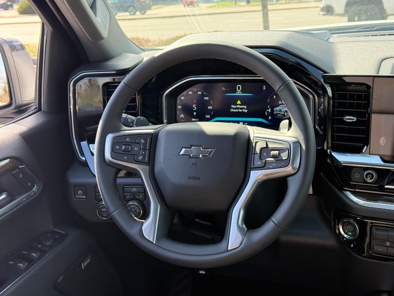 Chevrolet Silverado 1500 Vehicle Full-screen Gallery Image 8