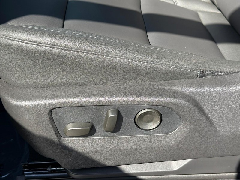 Chevrolet Silverado 1500 Vehicle Full-screen Gallery Image 13