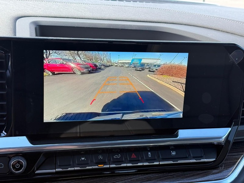 Chevrolet Silverado 1500 Vehicle Full-screen Gallery Image 18