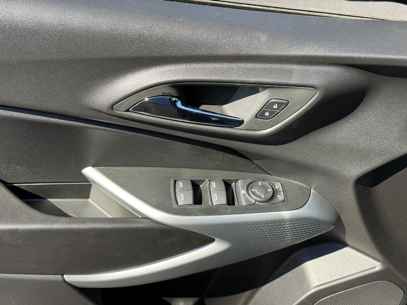 Chevrolet Trax Vehicle Full-screen Gallery Image 10