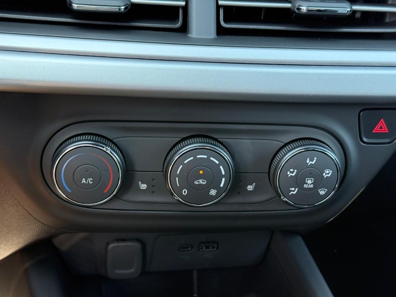 Chevrolet Trax Vehicle Full-screen Gallery Image 15