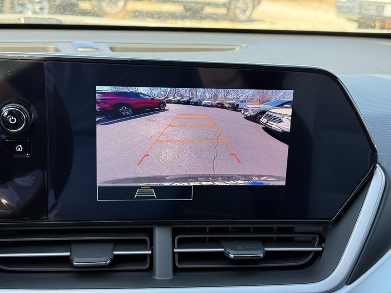 Chevrolet Trax Vehicle Full-screen Gallery Image 16