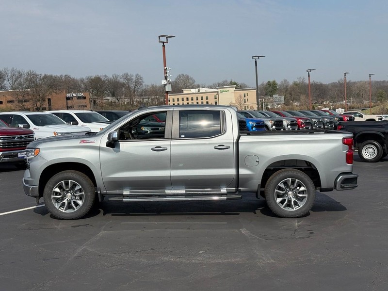 Chevrolet Silverado 1500 Vehicle Full-screen Gallery Image 2