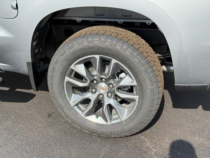 Chevrolet Silverado 1500 Vehicle Full-screen Gallery Image 4